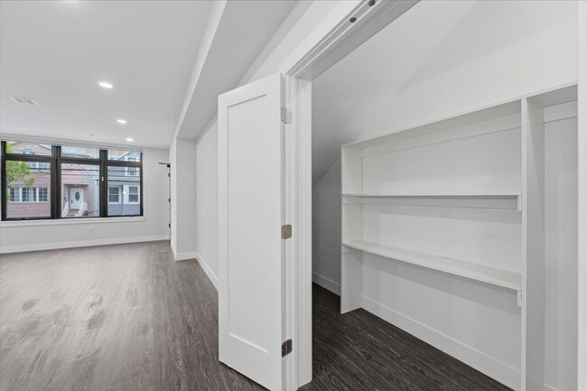 Building Photo - 6114 Jackson St
