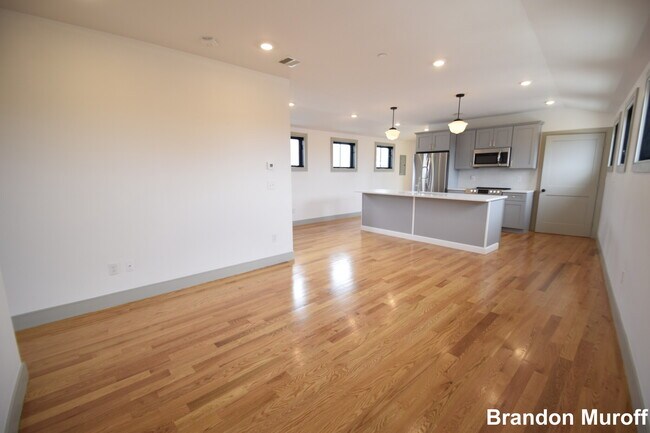 Building Photo - 15 Maywood St