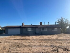Building Photo - Apple Valley Home 4 Bedrooms, 2 Bathrooms,...