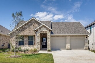 Building Photo - 800 Easthill Dr
