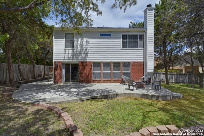 Building Photo - Braun and 1604 Area in Greenbriar gated community