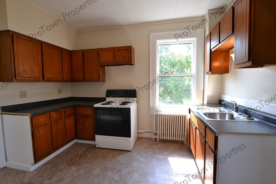 Building Photo - 511 W Jefferson St