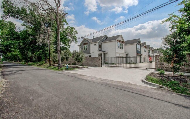 Building Photo - 970 Highland Sound Ln