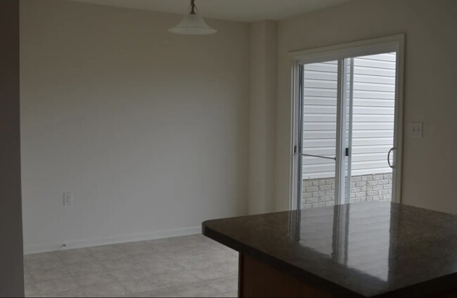 Kitchen dining area - 70 Fast View Dr