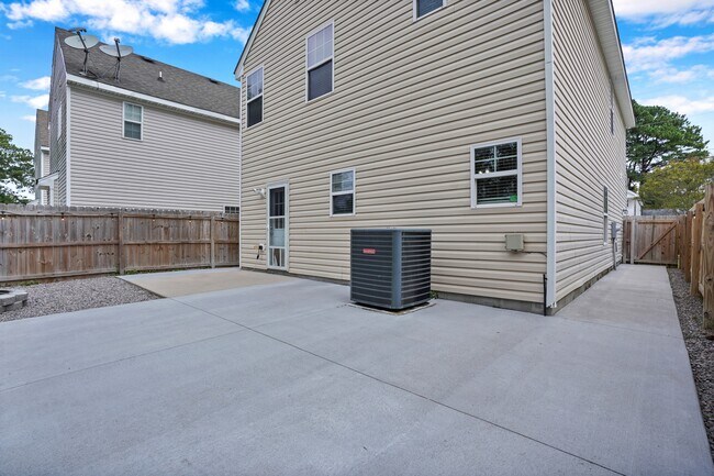 Building Photo - 211 Thalia Rd