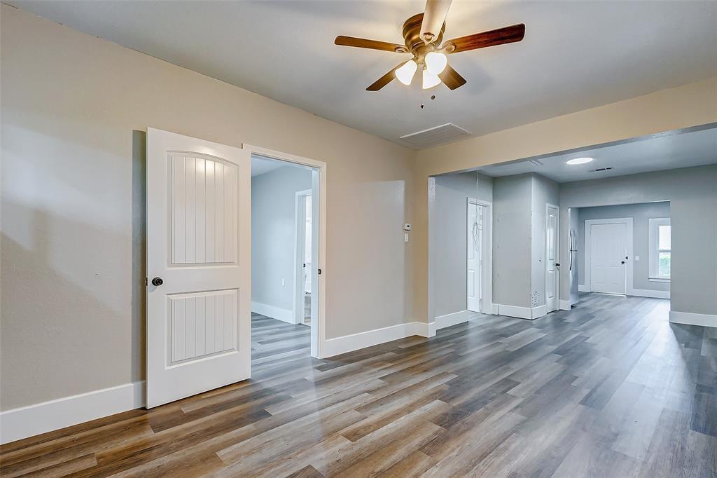 Building Photo - 406 Hahlo St