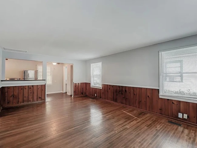 Building Photo - 4449 Kingsley Dr