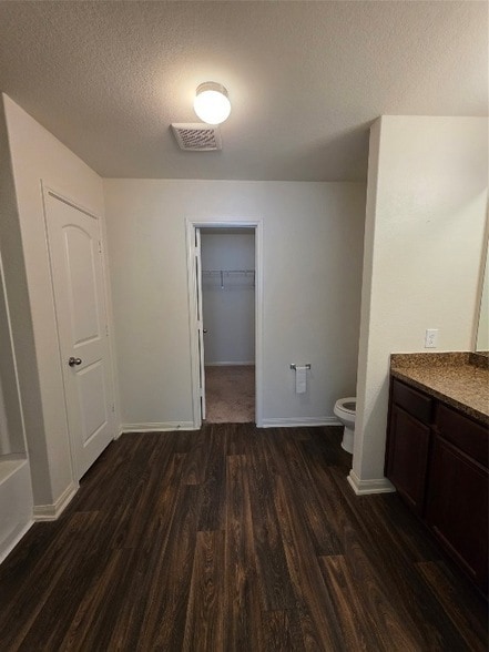 Building Photo - 723 Crystal Lakes Dr