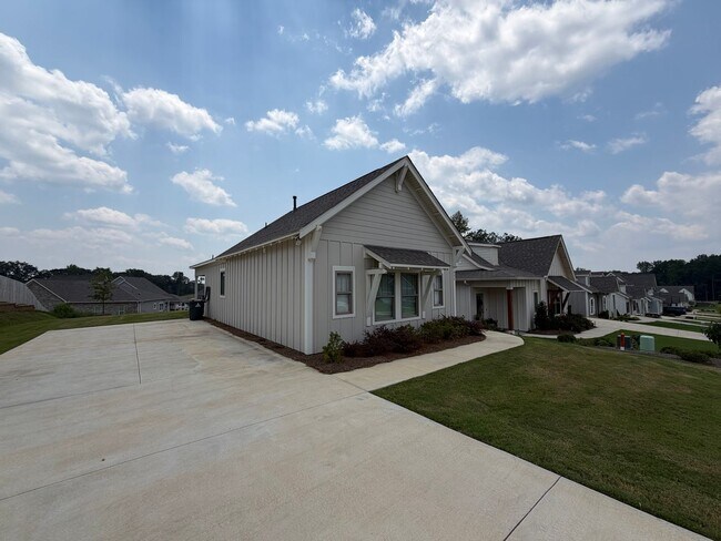 Building Photo - 632 Shropshire Dr