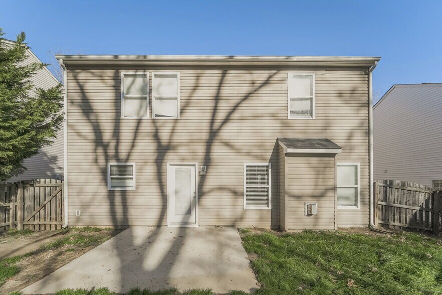 Building Photo - 712 Winborne Ave SW