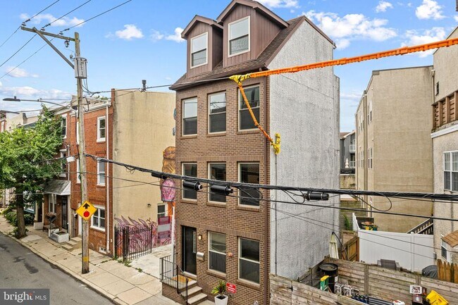 Building Photo - 444 Poplar St