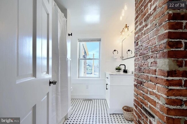 Building Photo - 1026 Riverside Ave