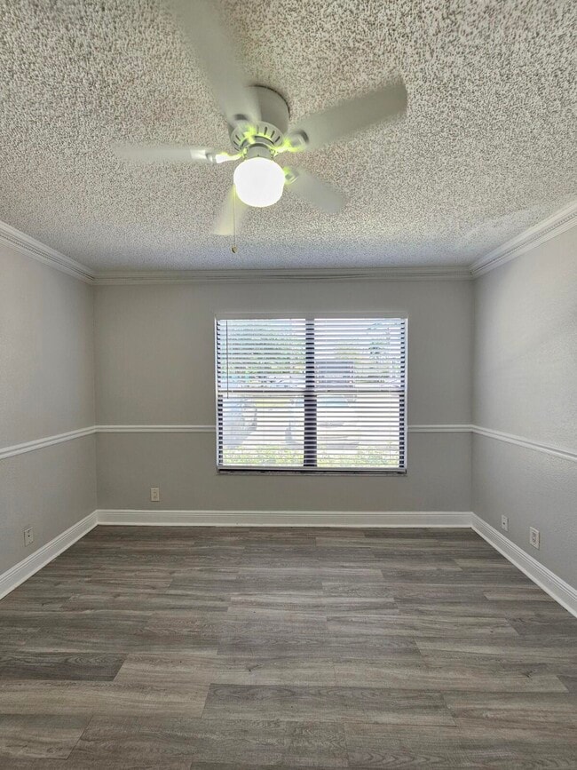 Building Photo - 1453 Lake Crystal Dr