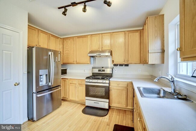 Building Photo - 7372 Ardglass Dr