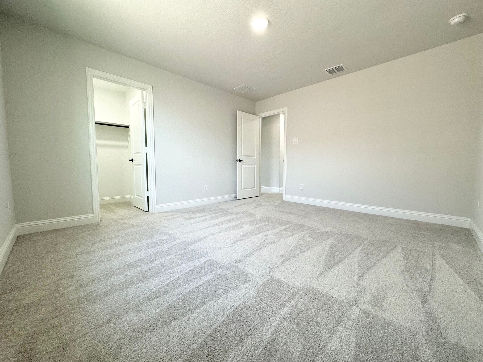 Building Photo - 2801 Riverview Rd