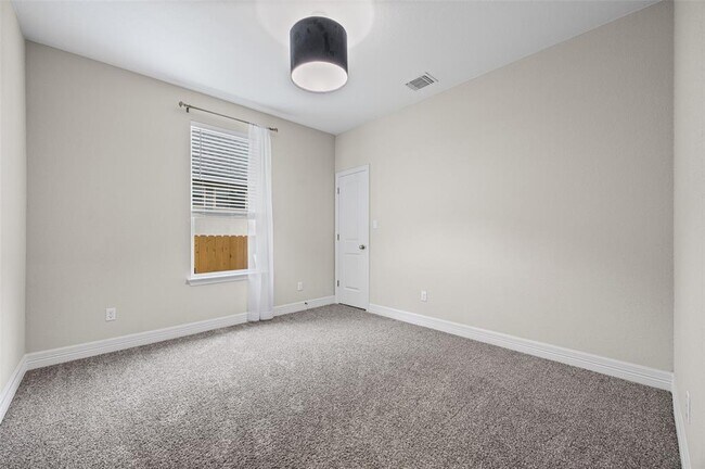 Building Photo - 124 White Steppe Way