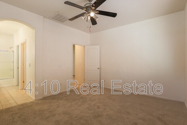 Building Photo - 2644 E Chester Dr