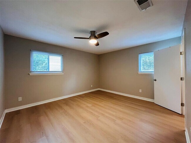 Building Photo - 2608 Cypress Ln