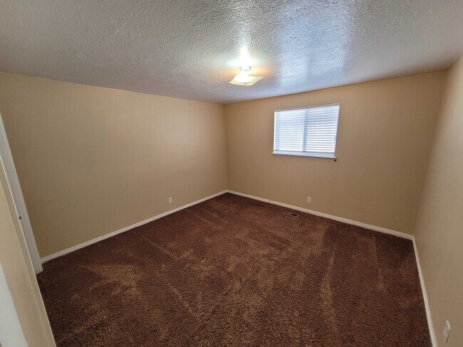 Building Photo - 125 W 1100 N