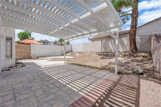 Building Photo - 2830 Belleza Ln