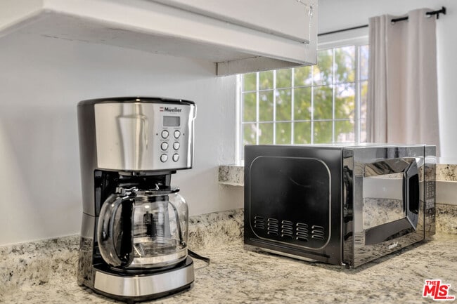 Building Photo - 932 Wilcox Ave