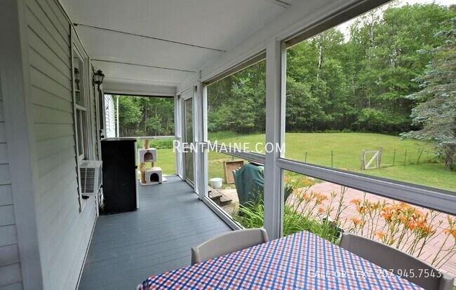 Building Photo - 841 Eastern Ave