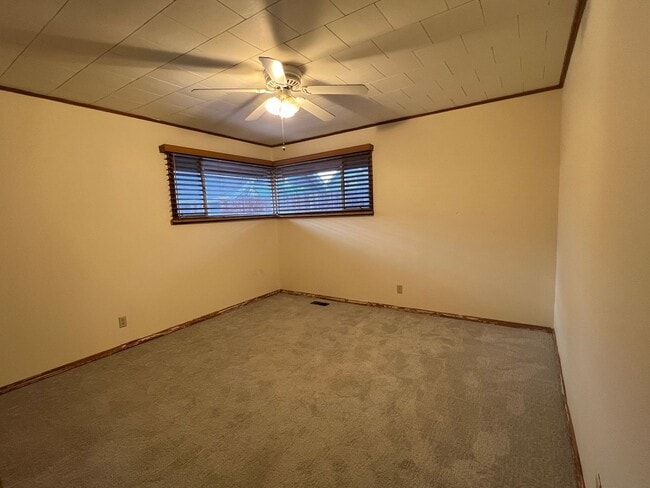 Building Photo - Charming home in a great neighborhood