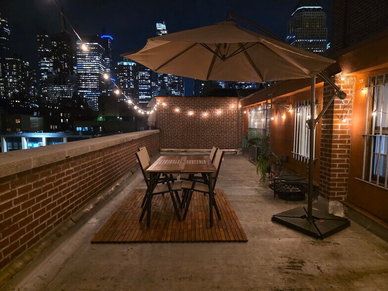 Building Photo - 458 W 52nd St