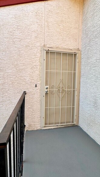 Building Photo - 4211 E Palm Ln