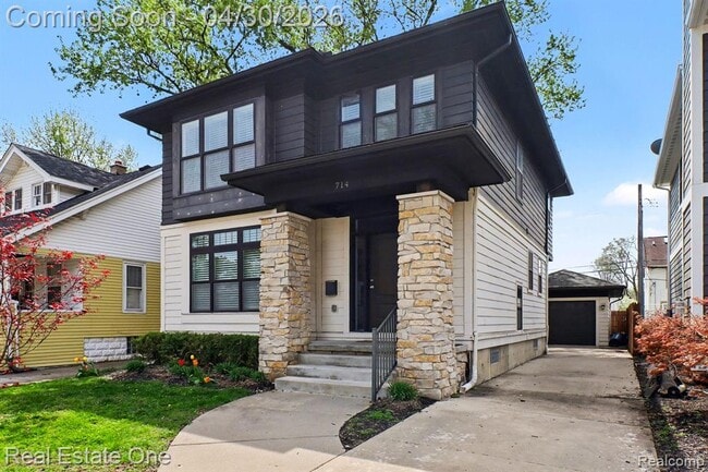 Building Photo - 714 E University Ave