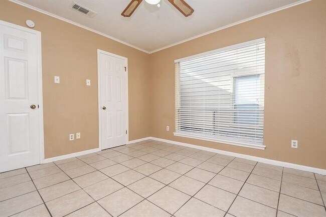 Building Photo - 7411 Betanna Dr