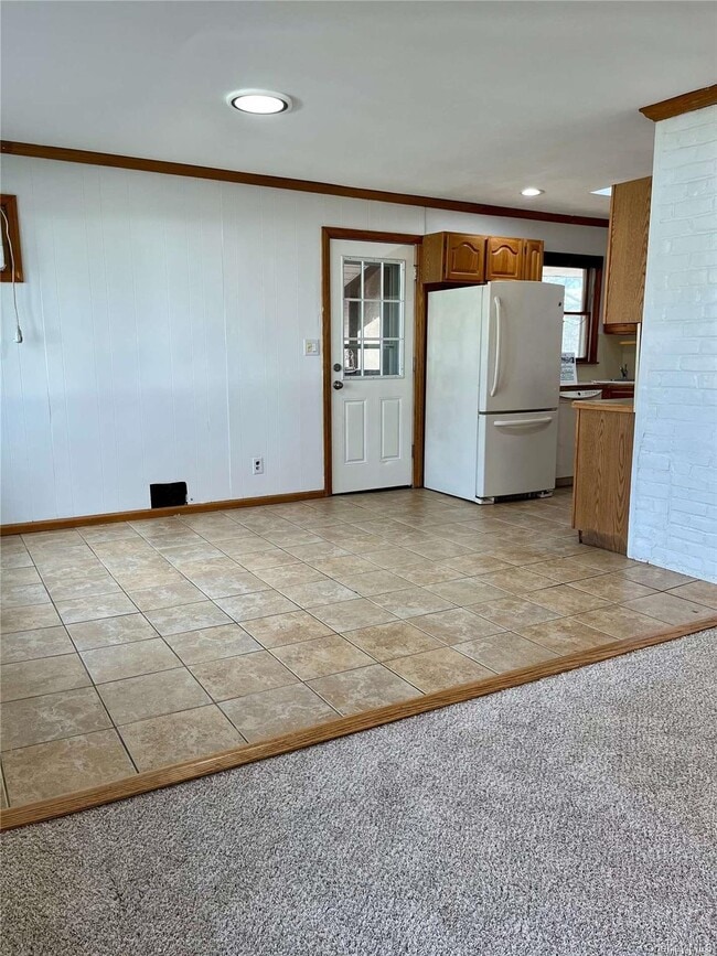 Building Photo - 226 Tree Rd