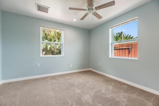 Building Photo - 10283 114th Terrace N