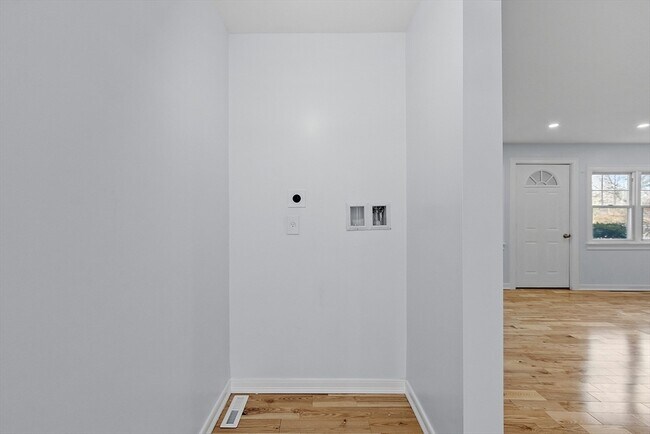 Building Photo - 382 West Main Street