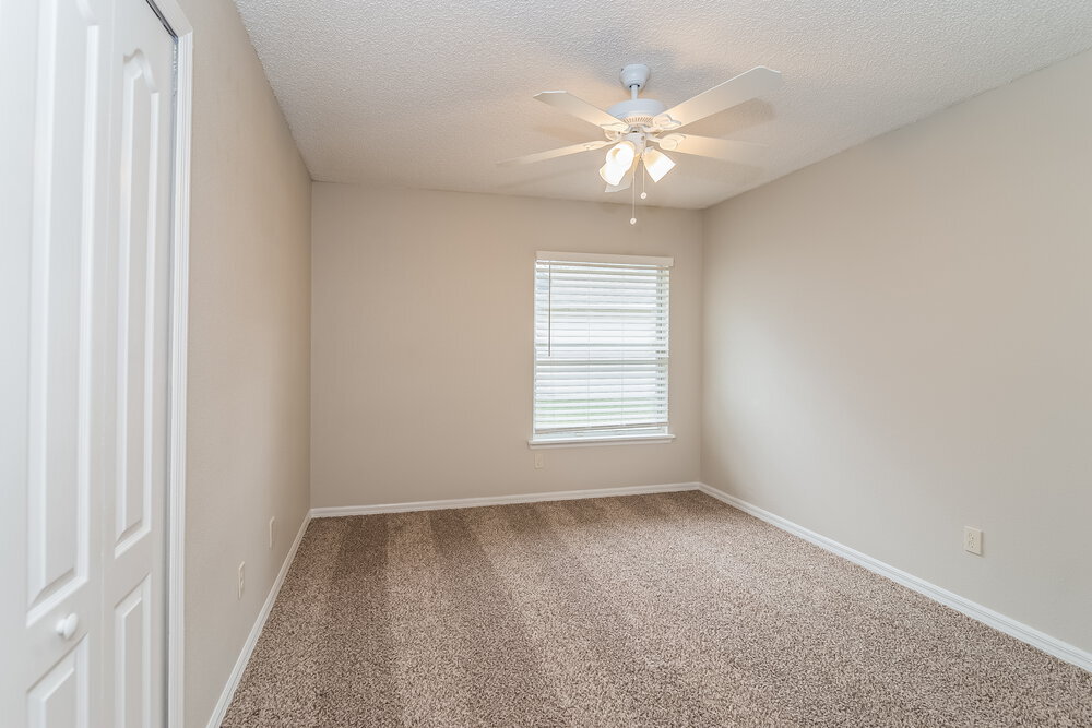 Building Photo - 975 Deer Spring Dr