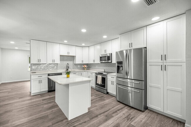 Building Photo - 5 Bahia Court Trce