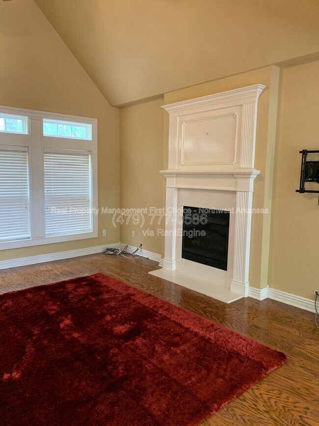 Building Photo - 300 Genesis Dr