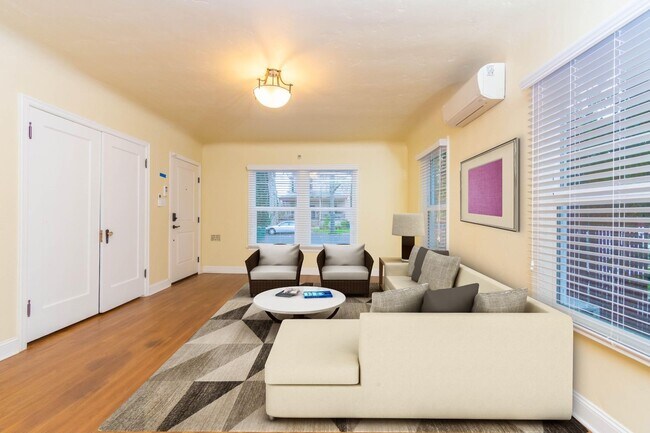 Building Photo - 1109