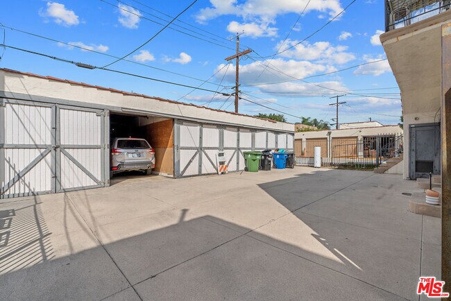 Building Photo - 351 N Sierra Bonita Ave