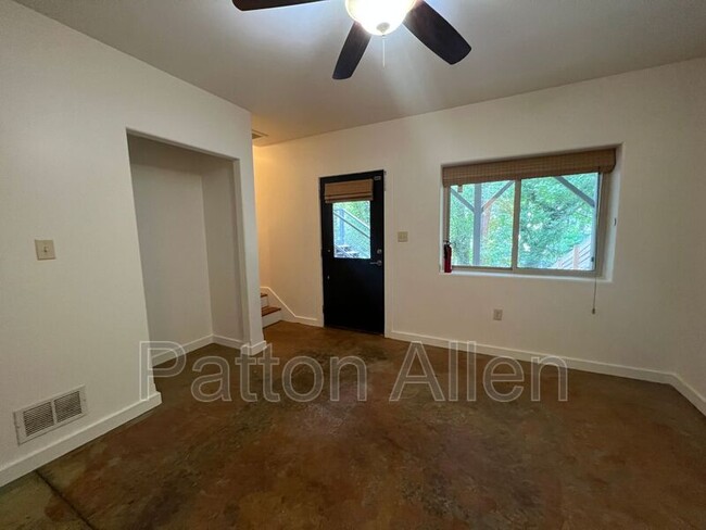 Building Photo - 103 Deaver St