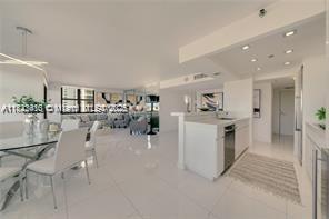 Building Photo - 2555 Collins Ave