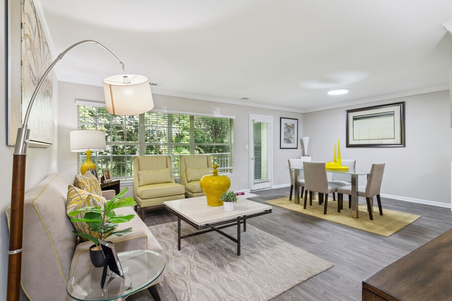 Building Photo - Spalding Bridge