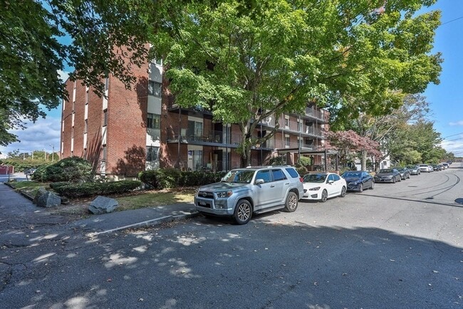 Building Photo - 45 Oval Rd