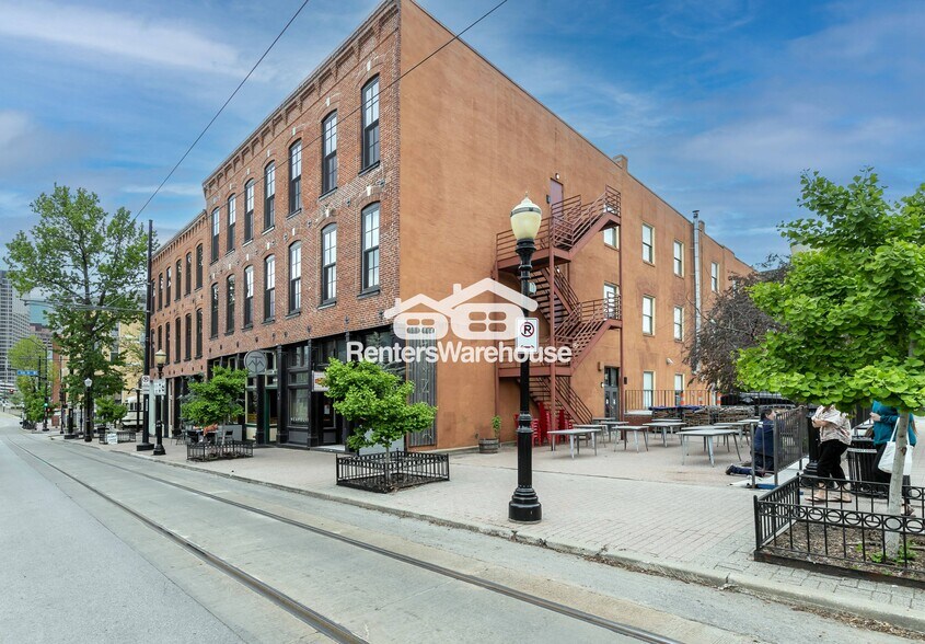 Building Photo - 412 Delaware St
