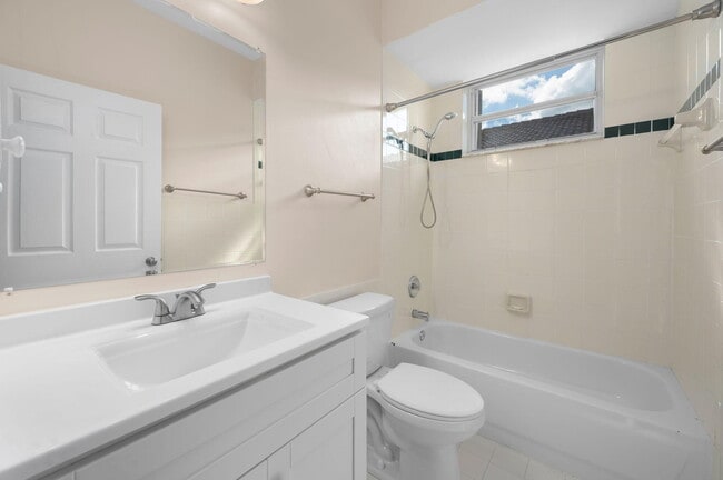 Building Photo - 6980 SE Twin Oaks Cir