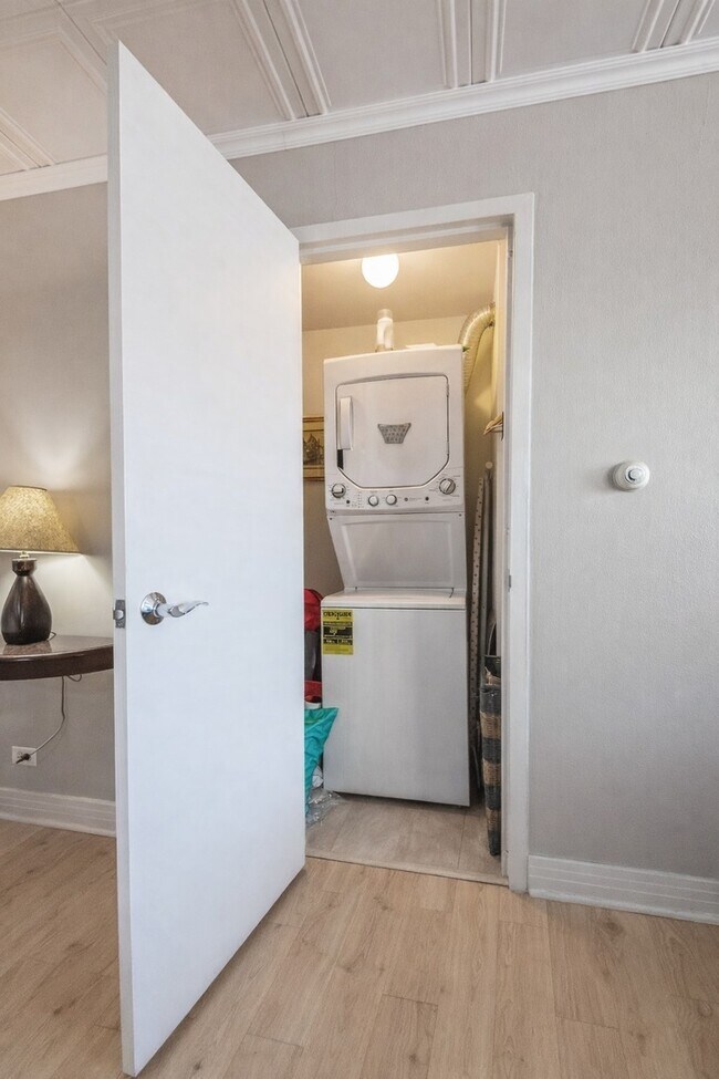 Building Photo - 2300 N Commonwealth Ave