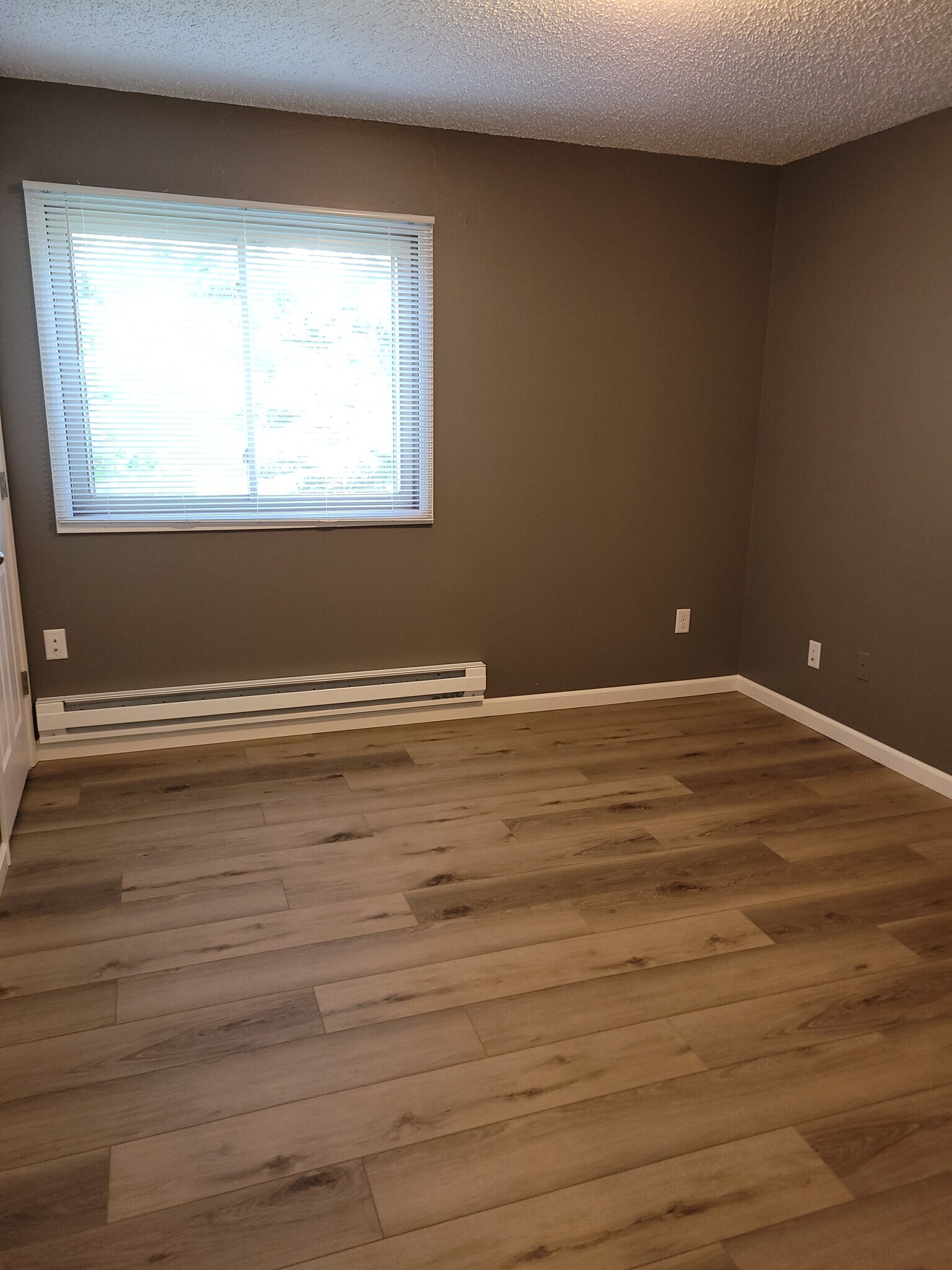 Building Photo - 1001 10th Ave N