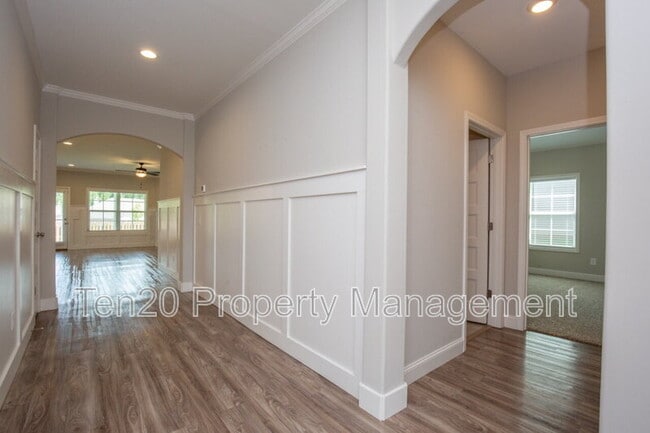 Building Photo - 9827 Yellow Pine Rd