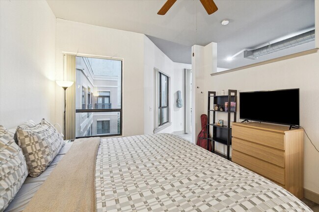 Building Photo - 1901 Post Oak Blvd