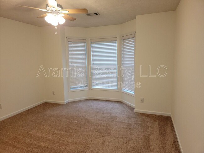 Building Photo - 3241 Cranberry Ln NE